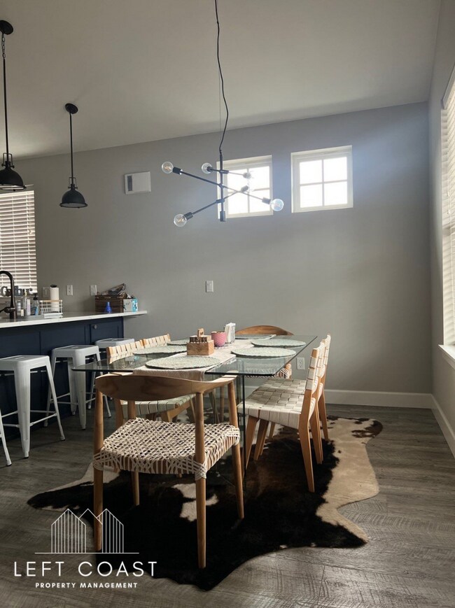 Building Photo - 4154 SE Inlet Ave