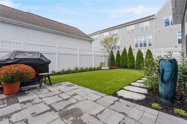 Building Photo - 504 Beneficial Dr