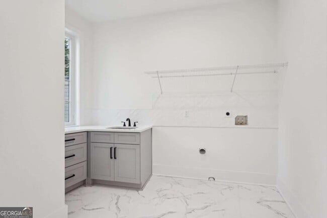 Building Photo - 120 Thome Dr