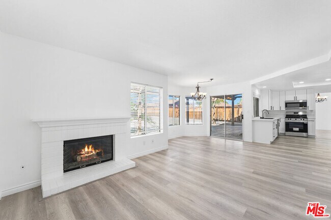 Building Photo - 37105 Zinnia St