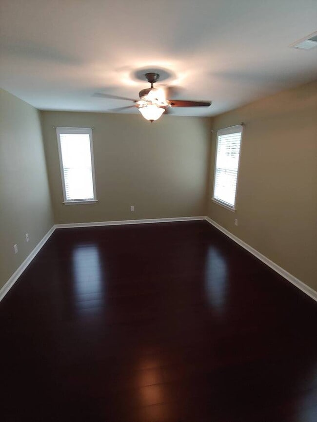 Building Photo - College students welcome