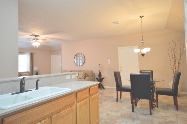 Building Photo - 2627 Spring Dusk Ln