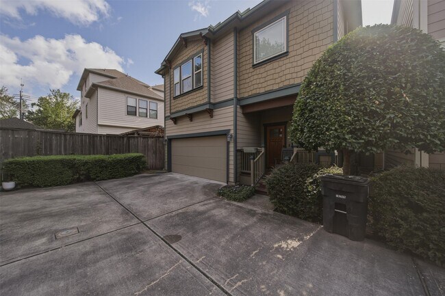 Building Photo - 5832 Darling St