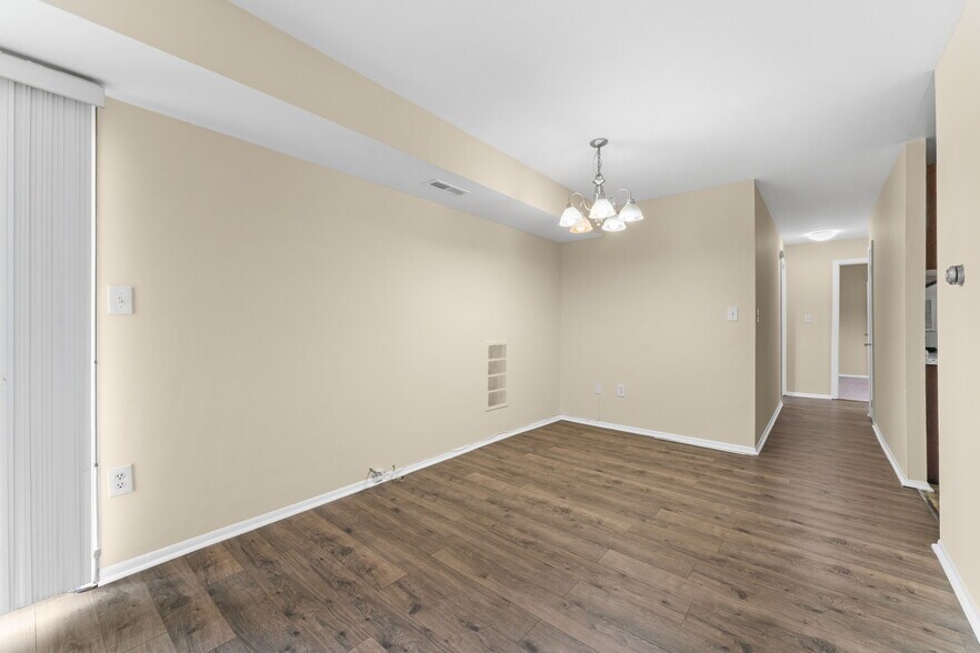 Building Photo - 5500 Karen Elaine Dr