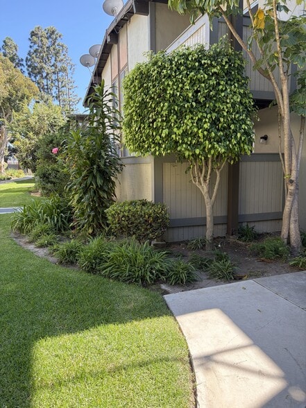 Building Photo - 838 Coriander Dr