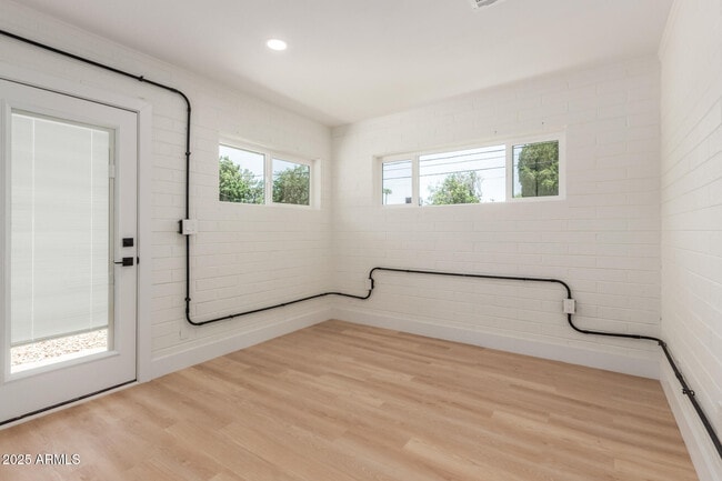 Building Photo - 1311 E 2nd Pl