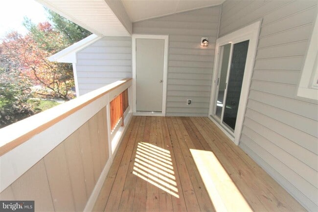 Building Photo - 14225 Jib St