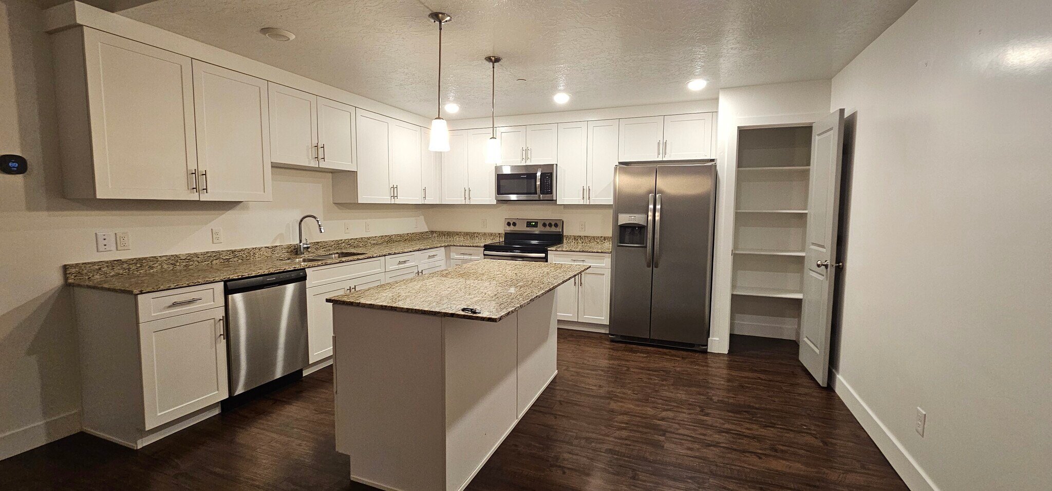 Building Photo - 875 S Depot St