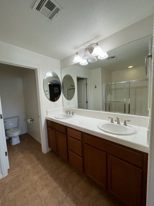 Building Photo - 838 Tarragon Ln