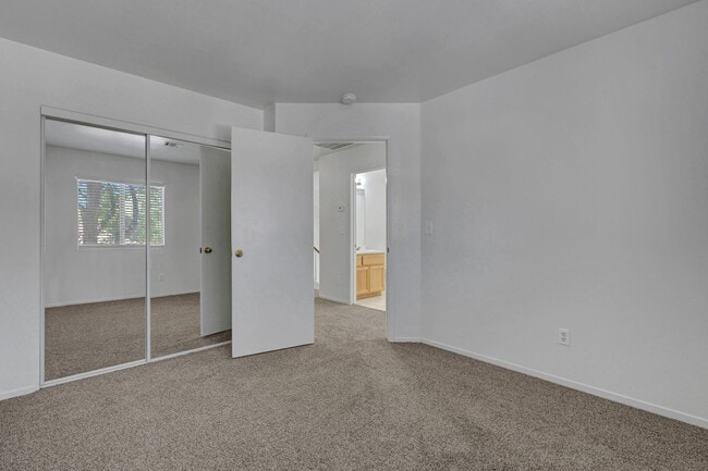Building Photo - 193 Chadwell Ct