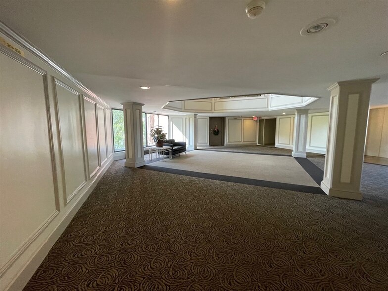 Building Photo - 85 Brainerd Rd