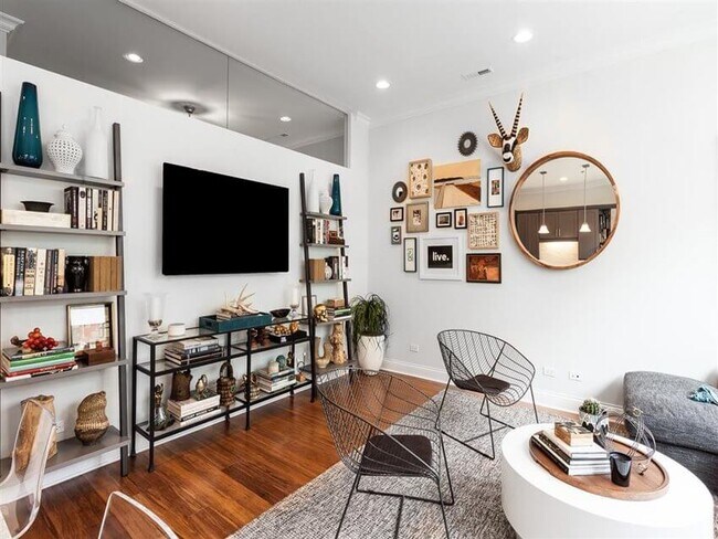 Building Photo - 124 W Polk St