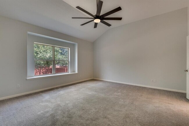 Building Photo - 628 Bottle Brush Dr