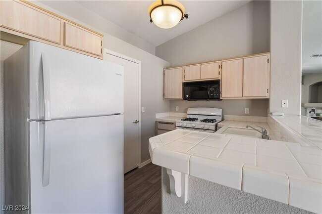 Building Photo - 5000 Red Rock St