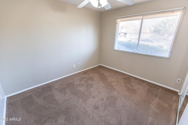 Building Photo - 704 E La Jolla Dr
