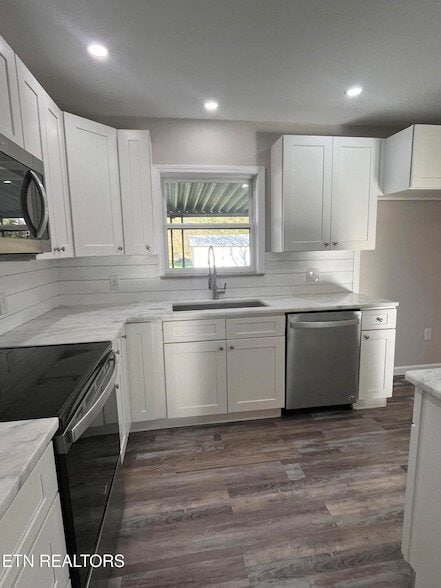 Building Photo - 3408 Hackberry Rd