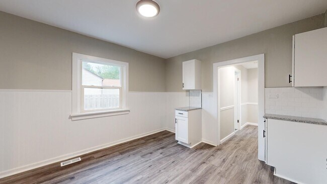 Building Photo - Renovated 3 bedroom home near the Airport