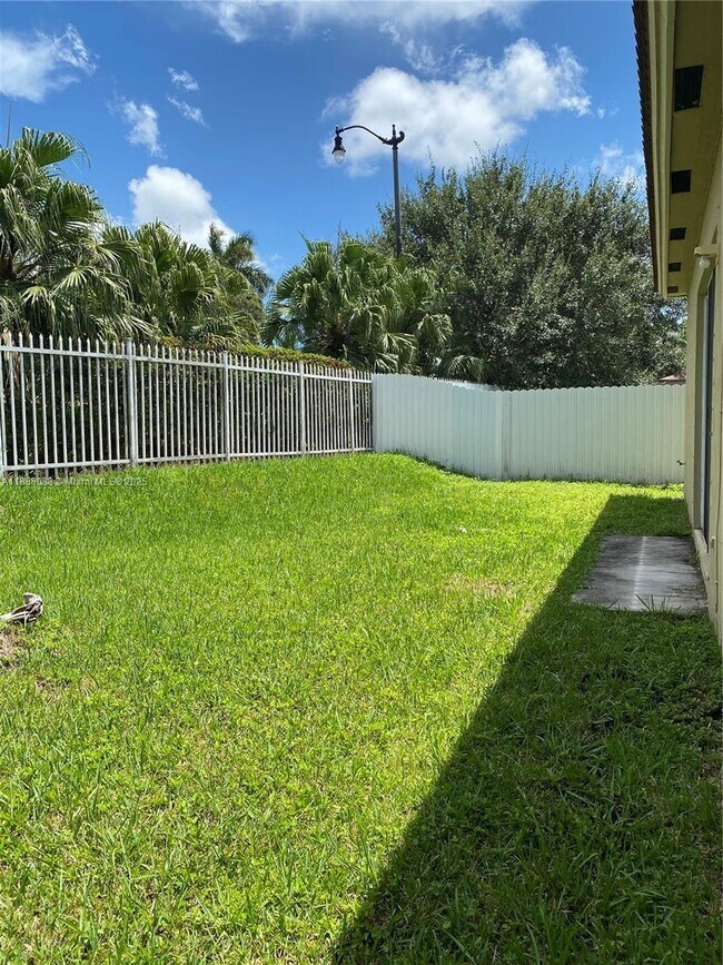Building Photo - 2247 Portofino Ave