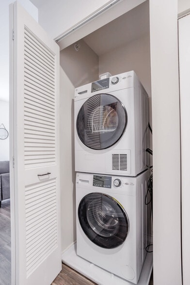 Building Photo - 9-JAN-JAN E 4th St