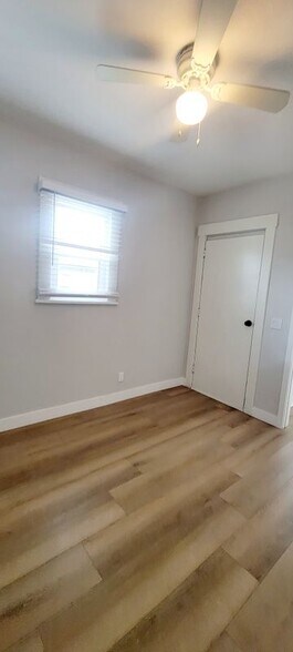 Building Photo - 1048 E 5th St