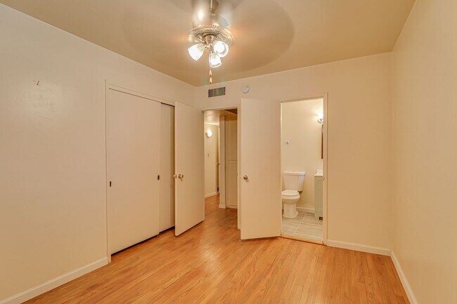 Building Photo - 2301 Faye Ln