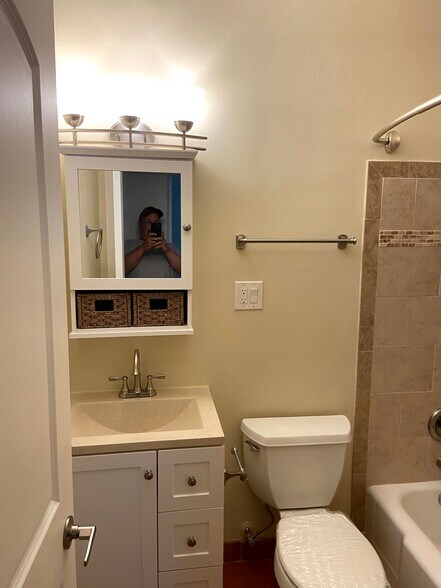 Building Photo - 785 Hibiscus Dr