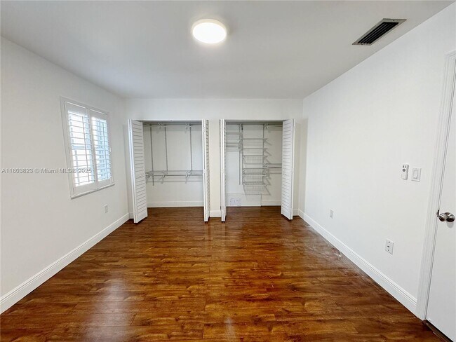 Building Photo - 2918 Bird Ave