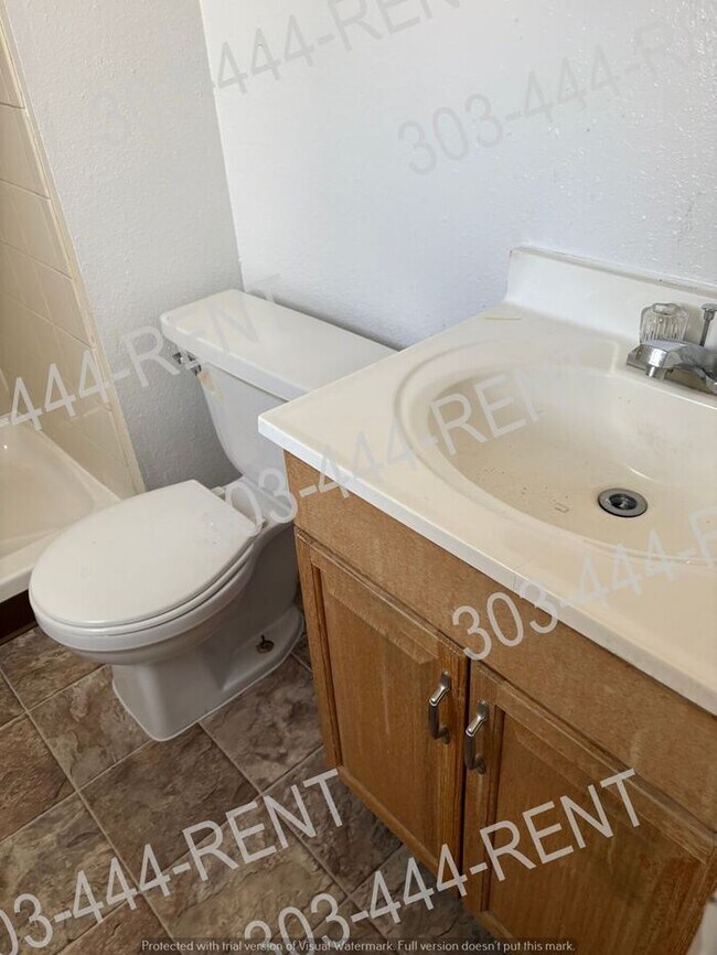 Building Photo - 3 Bedroom & 2 Bathroom Ranch Style Home in Montebello