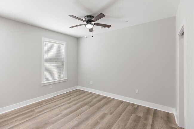 Building Photo - 305 Okaloosa Ave