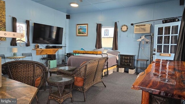 Building Photo - 36 Shore Dr