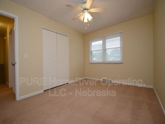 Building Photo - 2121 S 163rd Cir