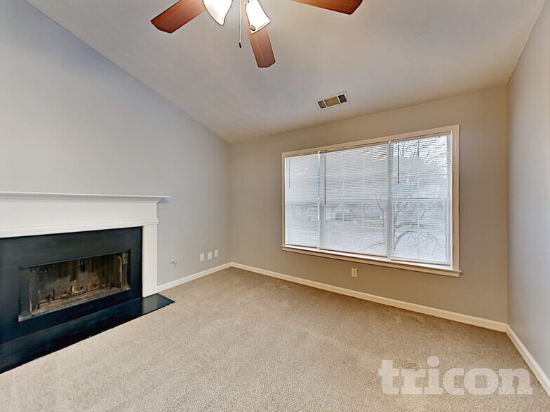 Building Photo - 641 Delay Way