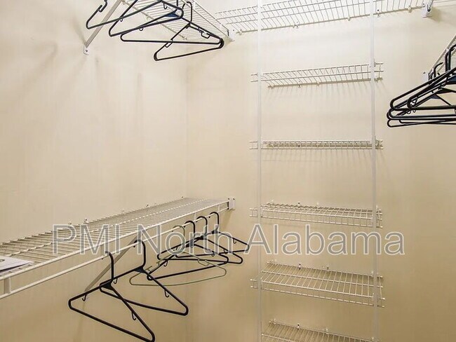 Building Photo - 1014 Stones Throw Dr NW
