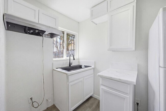 Building Photo - 314 Monterey St
