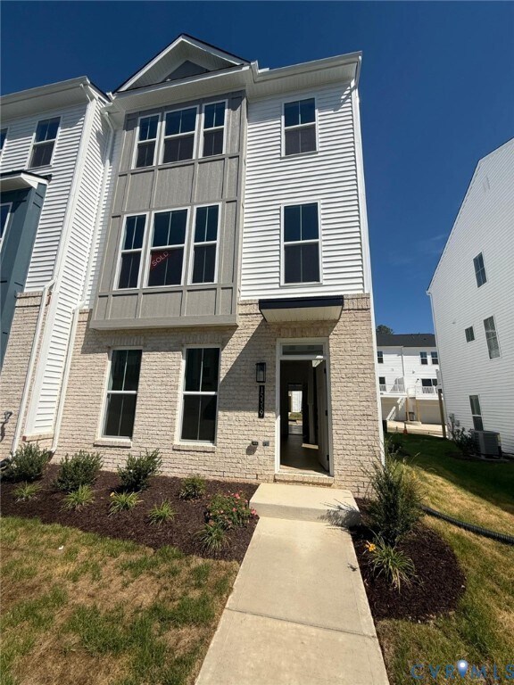 Building Photo - 15339 Sunray Aly