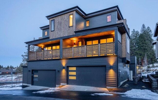 Building Photo - One bedroom apartment on Bend's SW side. E...