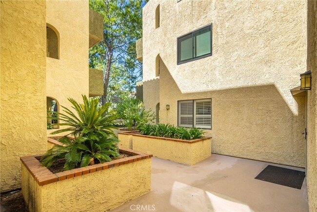 Building Photo - 497 E California Blvd