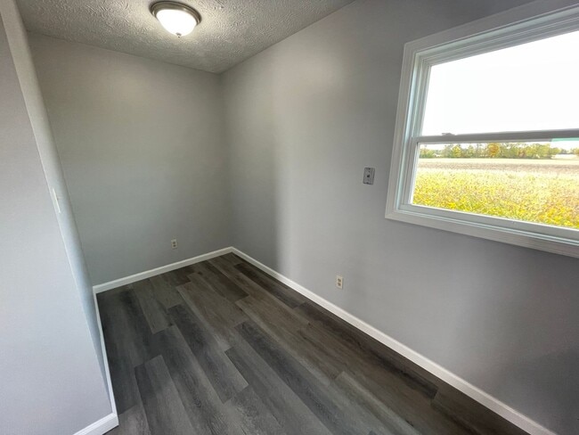 Building Photo - Remodeled 3 Bedroom Townhome