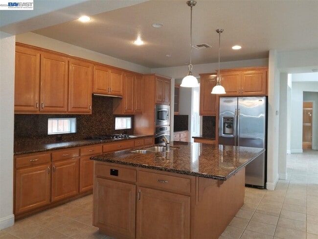 Building Photo - 199 N Alta Dena St