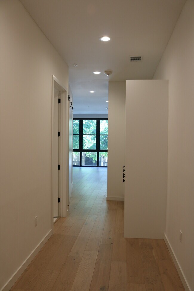 Building Photo - 800 Embassy Dr