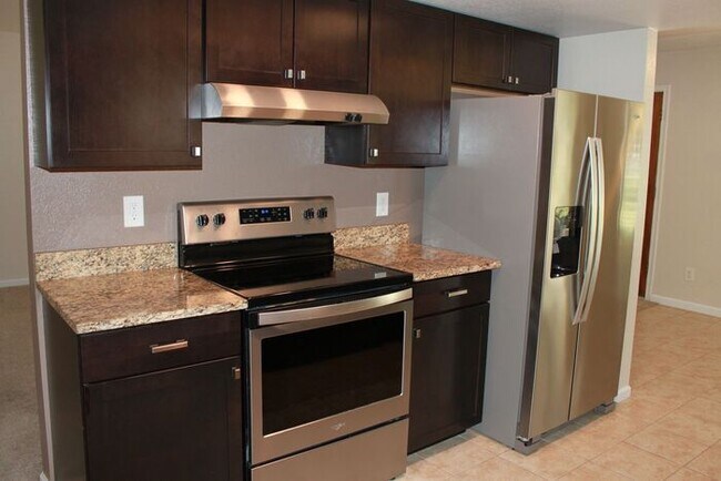 Building Photo - Awesome Mesa Location! Recker and Brown