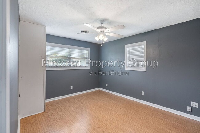 Building Photo - 1595 Flicker Dr