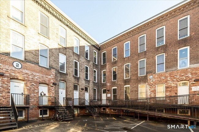 Building Photo - 325 Lafayette St