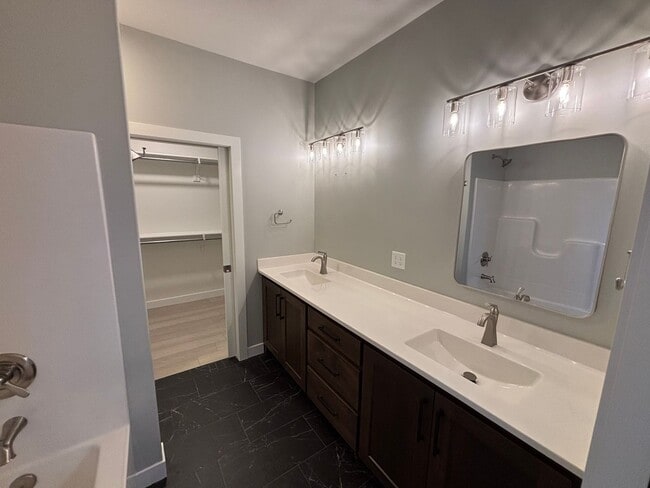 Building Photo - Stunning New Build in Central Manhattan! Available NOW!