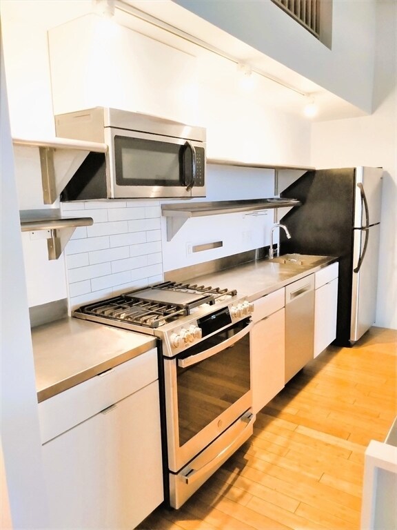 Building Photo - 156 Porter St