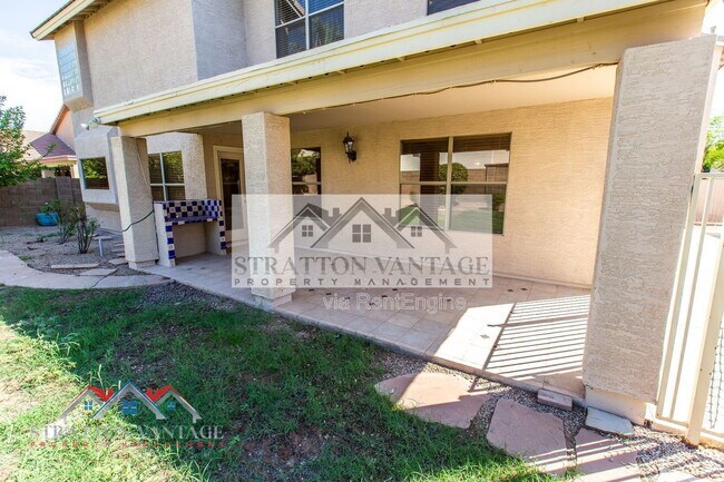 Building Photo - 960 E Constitution Dr