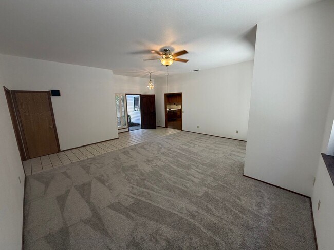Building Photo - 4 bedroom | 2 bathroom | Gold River home