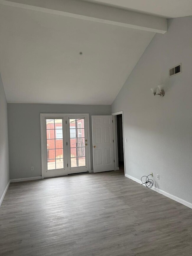 Building Photo - 822 Shooting Star Terrace