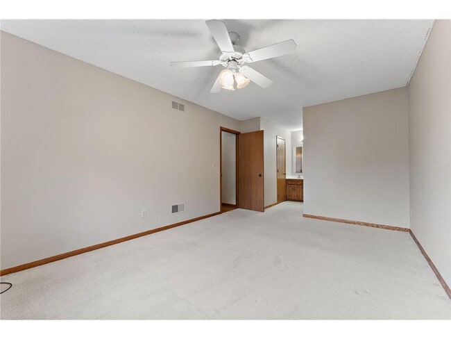 Building Photo - 560 Donegal Cir