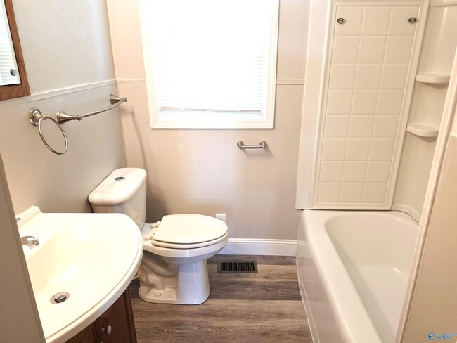 Building Photo - 507 Redbud Dr NW